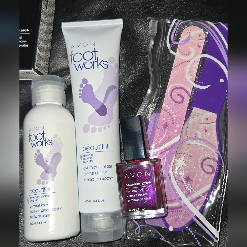 Avon Foot Works Pedicure Set in Lavender 3.4floz 4piece Set - Picture 4 of 4